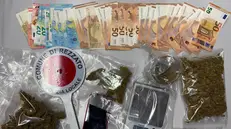 La merce sequestrata dalla Polizia locale - © www.giornaledibrescia.it