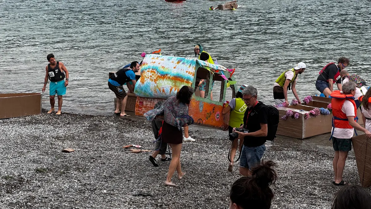 Paper Cup, la gara tra barche di cartone ad Anfo bagnata dalla pioggia ...