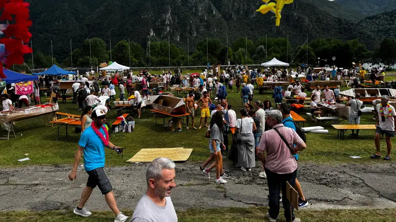 I partecipanti e il pubblico della Paper Cup - © www.giornaledibrescia.it