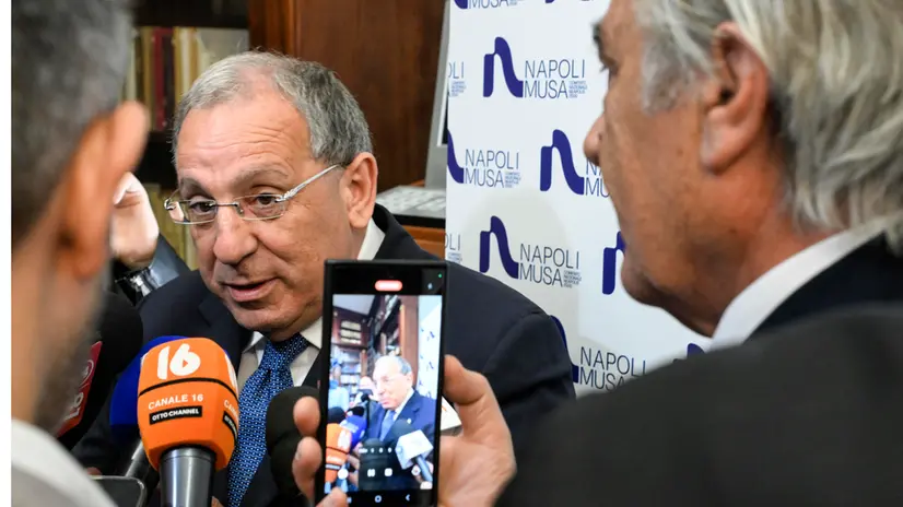 Il prefetto di Napoli Michele di Bari alla presentazione alla stampa, nella Prefettura di Napoli, del Comitato Nazionale Neapolis 2500, 28 aprile 2025 ANSA / CIRO FUSCO