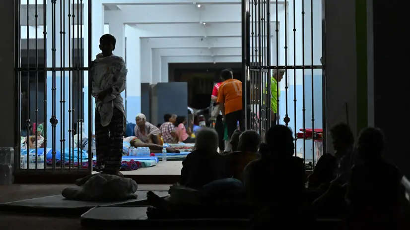 epa12263938 Evacuees at a Thai government evacuation center, where they have been relocated due to clashes between Thai and Cambodian soldiers along the disputed border in Surin Province, Thailand, 26 July 2025. Border clashes between Thailand and Cambodia continued on 26 July entering a third day, despite Cambodia's call for an immediate ceasefire. According to the Thai government, at least 19 people were killed and nearly 140,000 residents displaced in Thailand amid the escalating violence. EPA/KAIKUNGWON DUANJUMROON