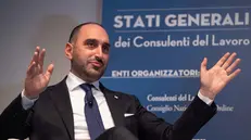 Michele Gubitosa, vicepresidente del Movimento 5 Stelle, interviene alla tavola rotonda ‘Le sfide del lavoro nel post pandemia’, organizzata dagli Stati generali dei consulenti del lavoro, in occasione dei 50 anni dell’Enpacl a Roma, 26 novembre 2021. MAURIZIO BRAMBATTI/ANSA