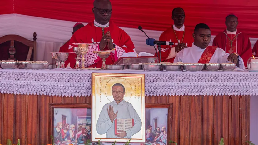 epa12224757 Archbishop of the Archdiocese of Lubumbashi Fulgence Muteba (C) leads the transfer of the remains of Blessed Floribert Bwana Chui in Goma, North Kivu, Democratic Republic of Congo, 08 July 2025. Congolese customs officer Floribert Bwana Chui was killed in 2007 for refusing to accept a bribe in exchange for allowing the sale of spoiled food that would have endangered lives. In June 2025, Chui was beatified in Vatican City, making him the first Congolese person in history to be beatified. EPA/MOISE KASEREKA