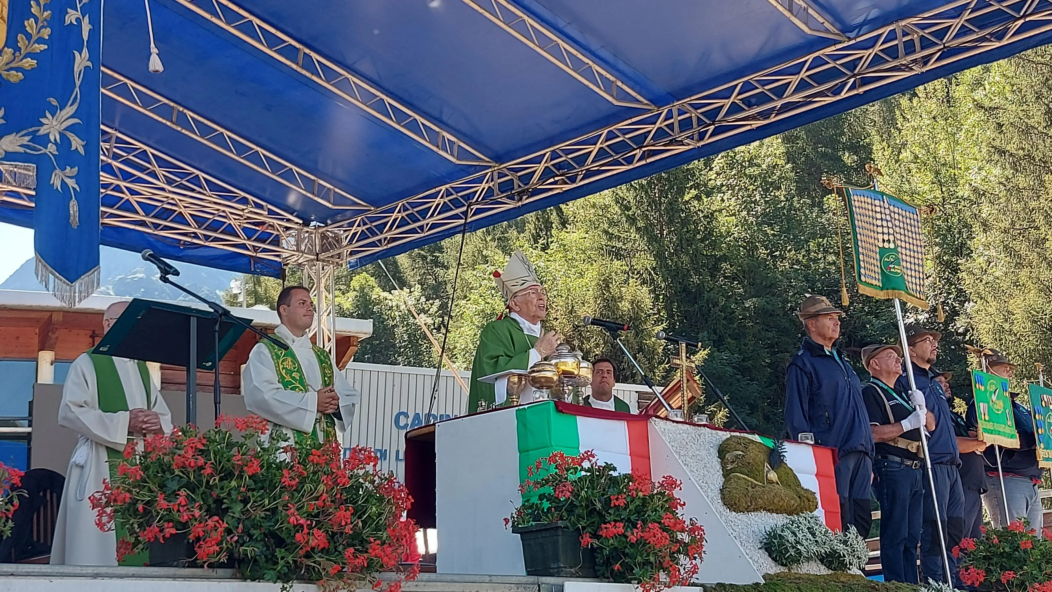 Il pellegrinaggio degli alpini in Adamello