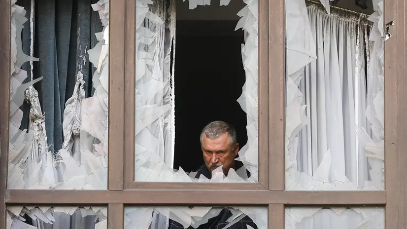 epa12250590 A local man reacts at the site of a drone strike on a residential building in Kyiv, Ukraine, 21 July 2025, amid the Russian invasion. At least two people died and 15 people were injured after Russian forces launched an overnight large-scale combined attack with at least 24 missiles and 426 drones across Ukraine, the State Emergency Service (SES) of Ukraine reported. EPA/SERGEY DOLZHENKO