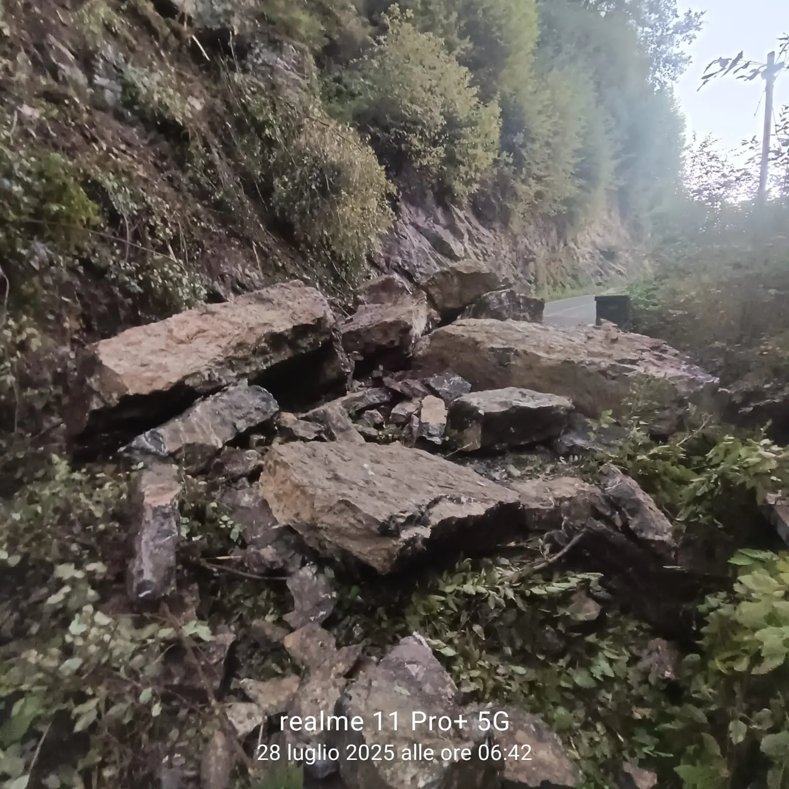 Strada interrotta tra Lozio e Ossimo per frana