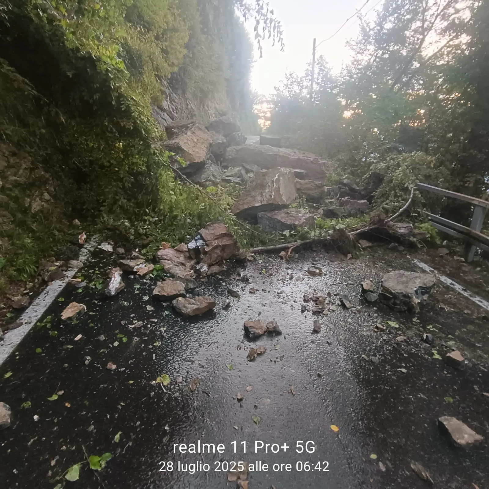 Strada interrotta tra Lozio e Ossimo per frana