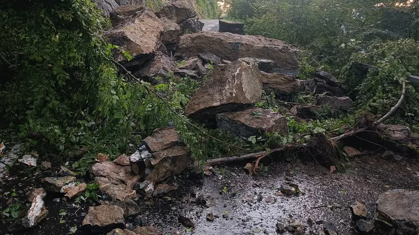 Strada interrotta tra Lozio e Ossimo per frana