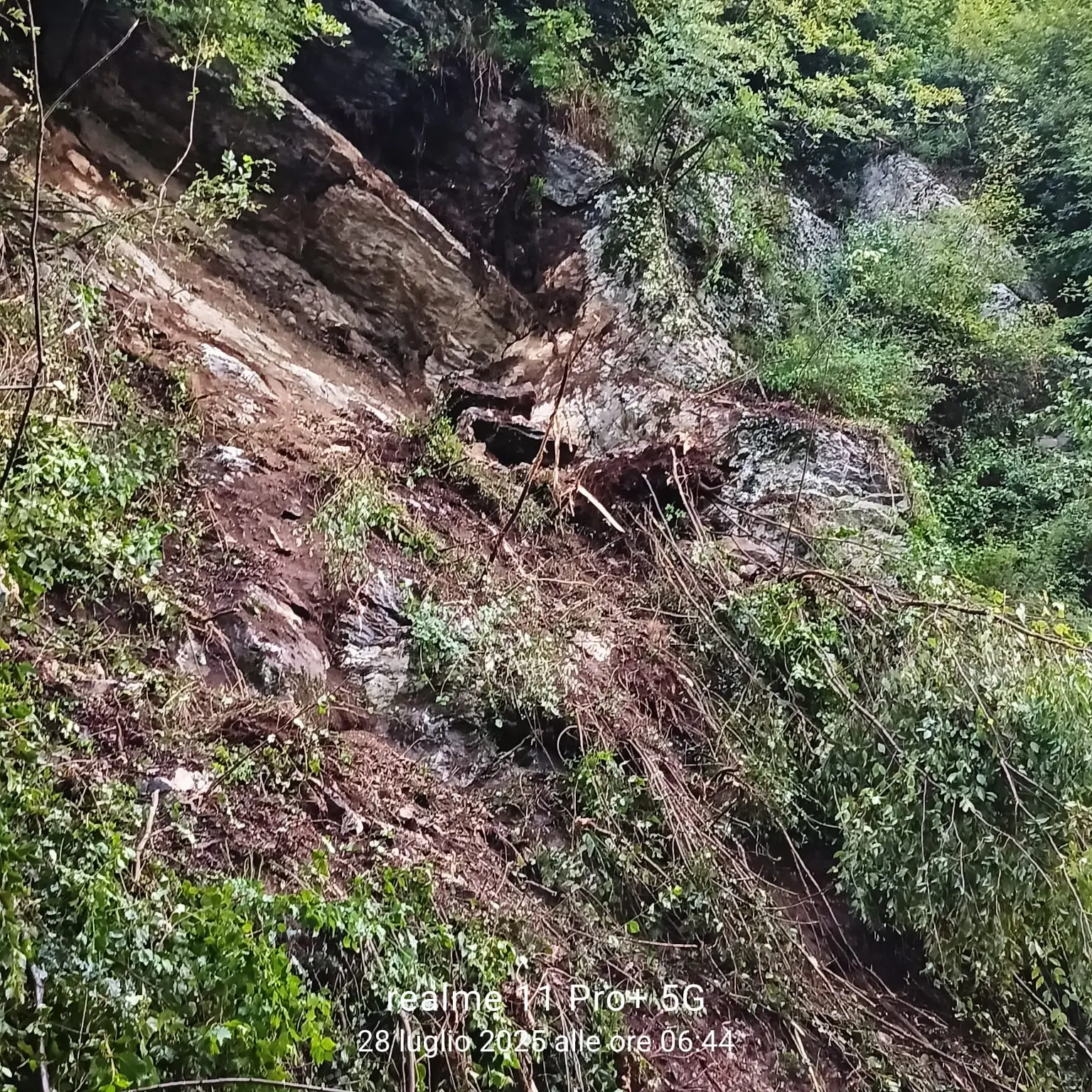 Strada interrotta tra Lozio e Ossimo per frana