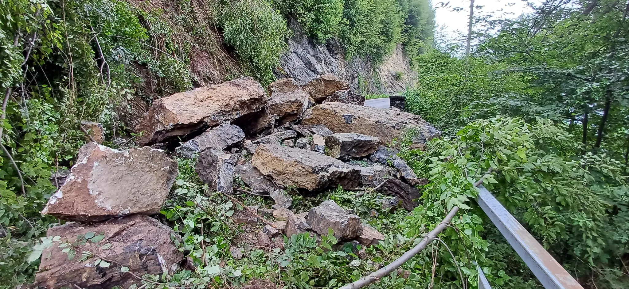 Strada interrotta tra Lozio e Ossimo per frana