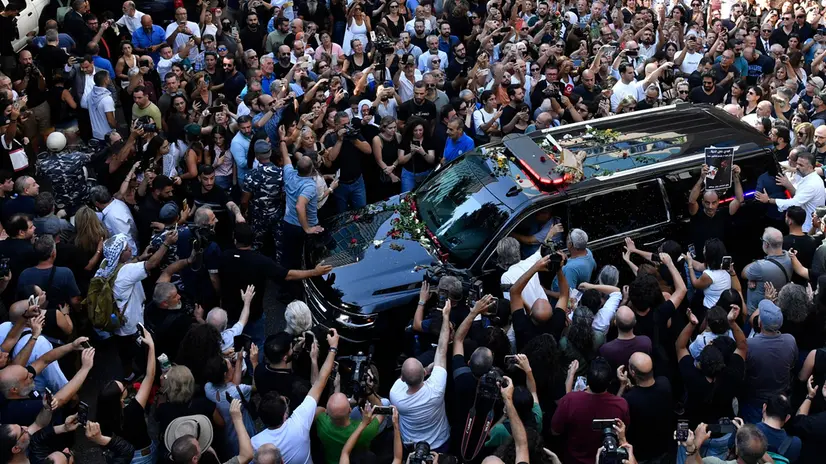 epa12267805 A car carrying the coffin of Lebanese composer and musician Ziad Rahbani is accompanied by Lebanese people during a tour before the composer's funeral in Beirut, Lebanon, 28 July 2025. EPA/ABBAS SALMAN