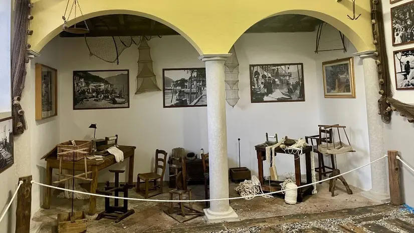 Foto e oggetti in esposizione a Siviano © www.giornaledibrescia.it
