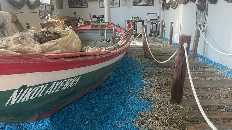 Il Naet, la tipica imbarcazione dei pescatori sebini © www.giornaledibrescia.it