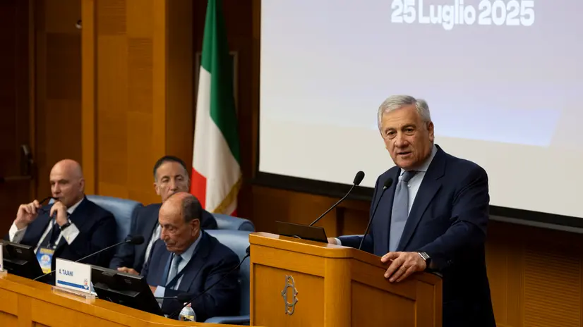 Il ministro degli esteri Antonio Tajani, al consiglio nazionale di Forza Italia. Roma, 25 luglio 2025 ANSA/MASSIMO PERCOSSI