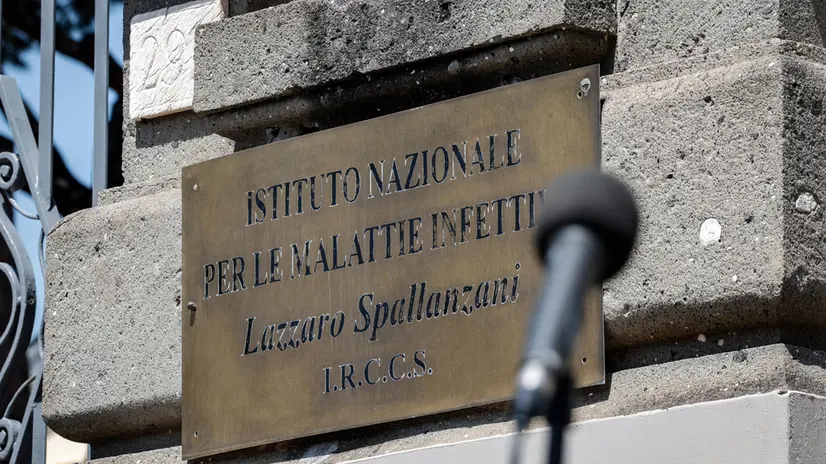 Una veduta esterna dell'ospedale INMI Spallanzani dove è ricoverato, a seguito di un intervento chirurgico, il presidente emerito della Repubblica Giorgio Napolitano, Roma 22 Maggio 2022. ANSA/GIUSEPPE LAMI.