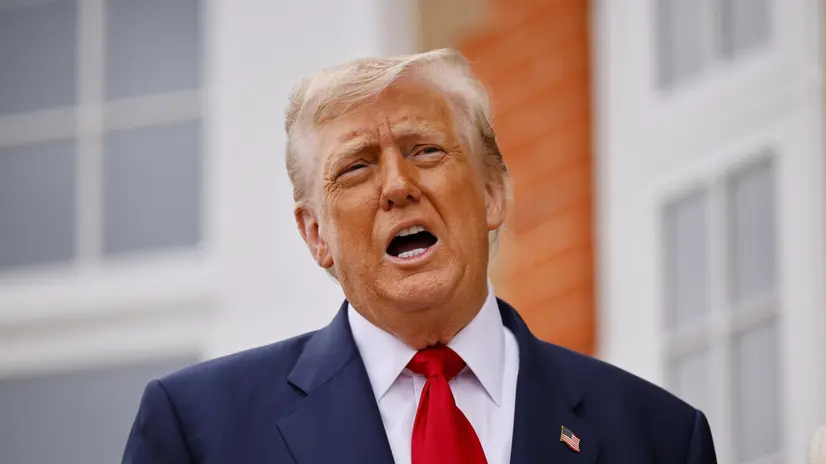 epa12268598 US President Donald J. Trump poses for pictures ahead of his meeting with the British Prime Minister at the Trump Turnberry golf resort in Turnberry, Scotland, Britain, 28 July 2025. President Trump is on a private trip to Scotland to visit his golf courses. EPA/TOLGA AKMEN / POOL