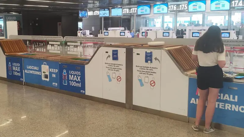 Liquidi nel bagaglio a mano senza limiti, per ora in 5 aeroporti - Foto Ansa © www.giornaledibrescia.it