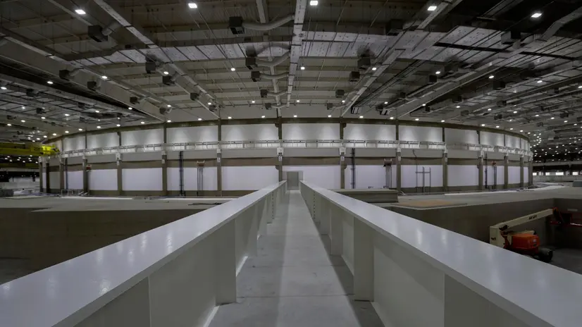 epa07165351 View of the interior of the Sirius electron accelerator complex, in Campinas, Brazil, 14 November 2018. The Sirius project will be composed of three fourth-generation electron accelerators, which generate a very high brightness light -Synchrotron radiation- and which is capable of revealing the structures of materials such as proteins, viruses, rocks, plants and metal leagues, in actions similar to X-ray radiation, but at very high resolution. EPA/Sebastiao Moreira