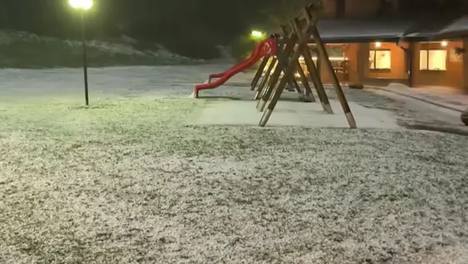 Effetto neve dopo la forte grandinata - © www.giornaledibrescia.it
