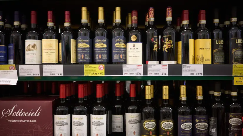 epa11964880 Italian wine is stocked on shelves for sale at a liquor store in Los Angeles, California, USA, 14 March 2025. On 13 March 2025, US President Donald Trump threatened 200 percent tariffs on European Union (EU) wine and alcohol imports in response to the EU's tariff threats on American products. EPA/ALLISON DINNER