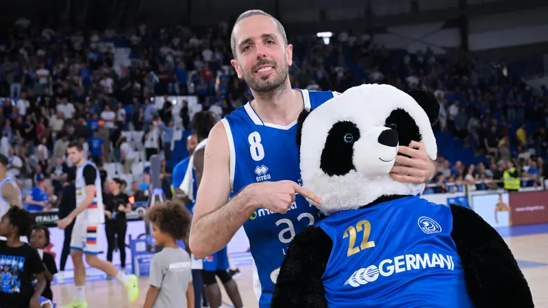 La scorsa stagione è stata da record per la Germani di capitan Amedeo Della Valle - Foto New Reporter Checchi © www.giornaledibrescia.it