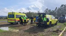 Sono riprese questa mattina le ricerche di Davide Manca, il velista disperso nell'area di Monte Arcosu a Siliqua durante il nubifragio nella notte tra sabato e domenica. Il giovane, impegnato in una escursione insieme a un gruppo di altre otto persone, è stato trascinato via dall'acqua mentre a bordo del fuoristrada cercava di raggiungere il rifugio. Questa mattina i vigili del fuoco e il Soccorso alpino sono arrivati nell'area di Siliqua. Ingente il dispiegamento di forze: i vigili del fuoco sono impegnati con il Nucleo elicotteri di Alghero, otto soccorritori del Nucleo alpino fluviale, i colleghi del Nucleo cinofili e gli specialisti dal Sapr che si occupano di pilotare i droni. ANSA/US SOCCORSO ALPINO E SPELEOLOGICO +++ NO SALES, EDITORIAL USE ONLY +++ NPK +++