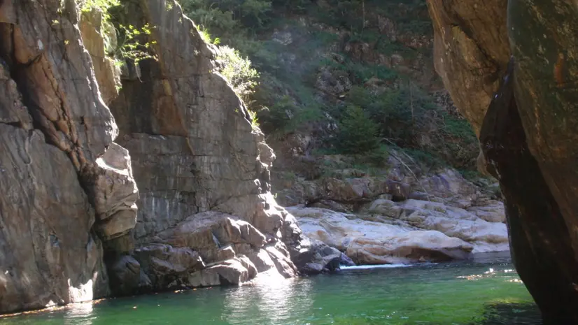 Uno scorcio suggestivo di un canyon formato dal Pogallo