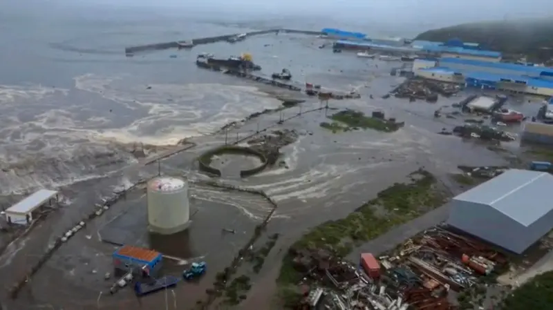 Gli effetti dello tsunami nella penisola di Kamchatka - Foto Epa © www.giornaledibrescia.it