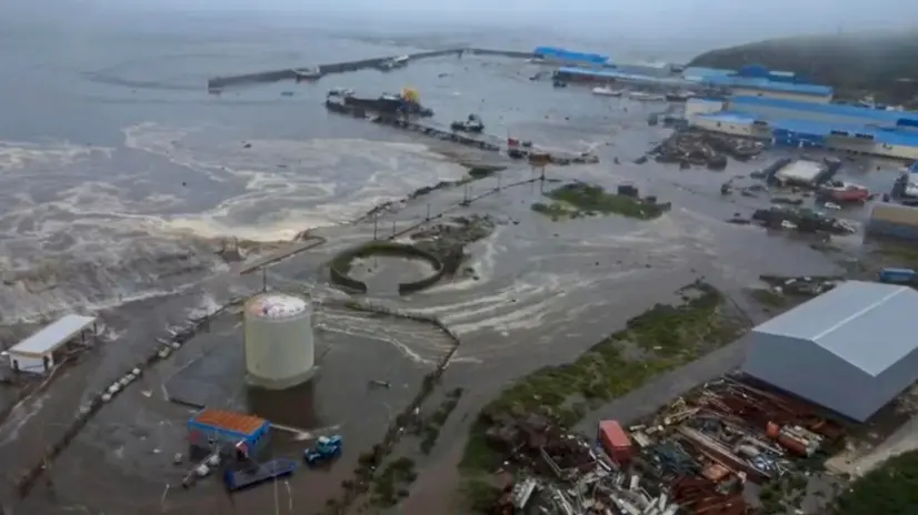 Gli effetti dello tsunami nella penisola di Kamchatka - Foto Epa © www.giornaledibrescia.it
