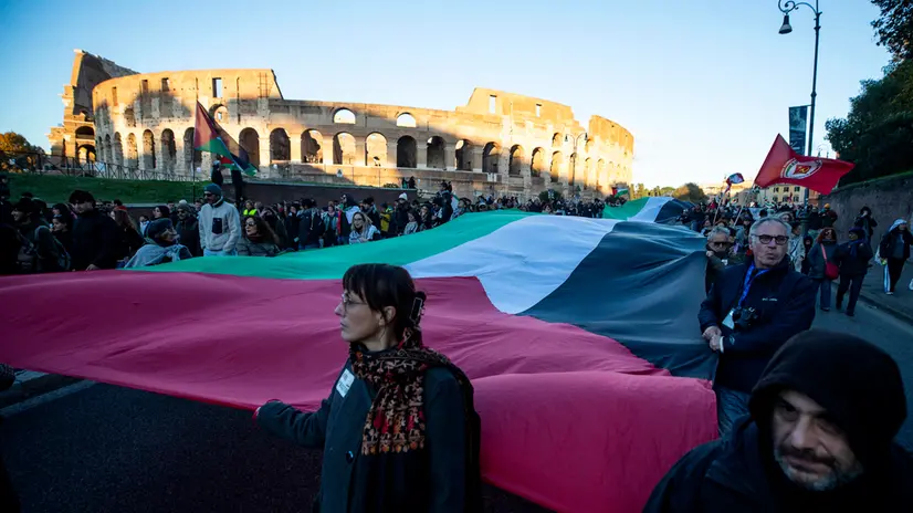 Un momento della manifestazione nazionale per la Palestina “Stop genocidio in Palestina”, Roma, 30 novembre 2024. ANSA/ANGELO CARCONI