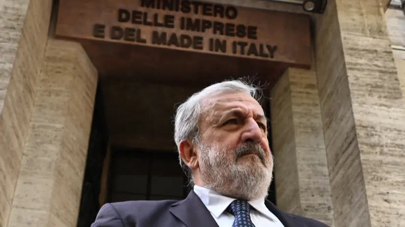 Il presidente della Regione Puglia, Michele Emiliano, arriva al Mimit per il tavolo su ILVA, Roma 8 luglio 2025. ANSA/MAURIZIO BRAMBATTI