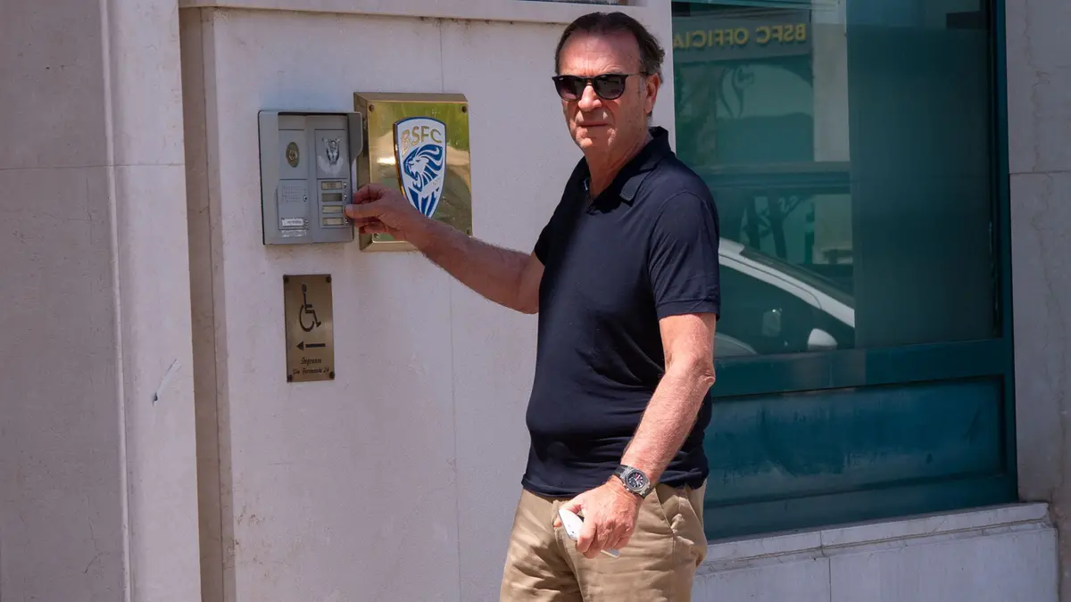 Cellino fuori dalla sede di via Solferino - © www.giornaledibrescia.it