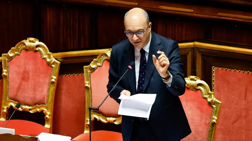 Giuseppe Valditara ministro dell'istruzione e del merito durante un question time al Senato, Roma 24 luglio 2025. ANSA/FABIO FRUSTACI
