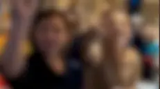 Frame del video registrato dal turista francese di religione ebraica che ha denunciato di essere stato aggredito verbalmente e poi fisicamente da una quindicina di persone domenica scorsa 27 luglio 2025 in un autogrill a Lainate, nell'hinterland di Milano. (aggressione, antisemitismo, ebreo, ebrei, famiglia, figlio)