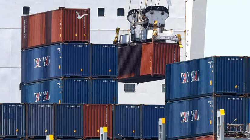 epa12238230 A crane lifts cargo from a container ship at the Port of Oakland in Oakland, California, USA, 14 July 2025. Recent tariff increases and trade policies, particularly those related to China, have significantly affected the port’s operations and container volume. Shipping lines have been canceling voyages and skipping ports (known as 'blank sailings') in response to the uncertainty and reduced demand caused by tariffs, leading to a decline in container traffic at the Port of Oakland. Last week, US President Trump sent a letter to European Union leaders stating that he would impose a 30 percent tariff on goods imported from the EU beginning 01 August. Trump also threatened to impose 25 percent tariffs on Japan and South Korea, 30 percent on Mexico, and 35 percent on Canada. EPA/JOHN G. MABANGLO