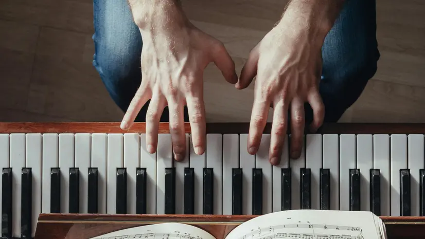 Un pianoforte - Foto Pexels