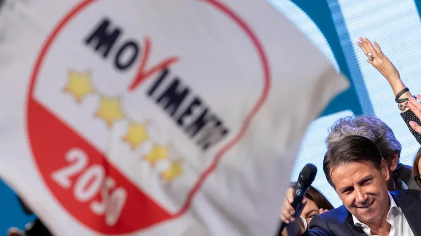 Giuseppe Conte durante alla chiusura della campagna elettorale del M5stelle a piazza SS Apostoli Roma 23 settembre 2022 ANSA/MASSIMO PERCOSSI