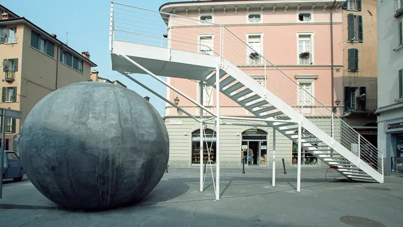Un'installazione in città - © www.giornaledibrescia.it