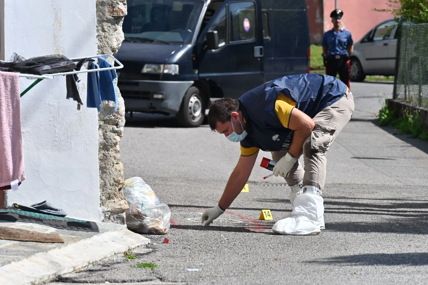 I rilievi dopo l'accoltellamento a Gardone Val Trompia