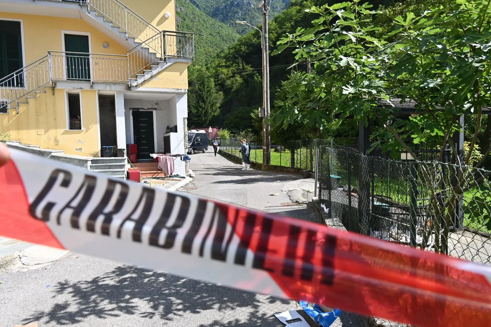I rilievi dopo l'accoltellamento a Gardone Val Trompia
