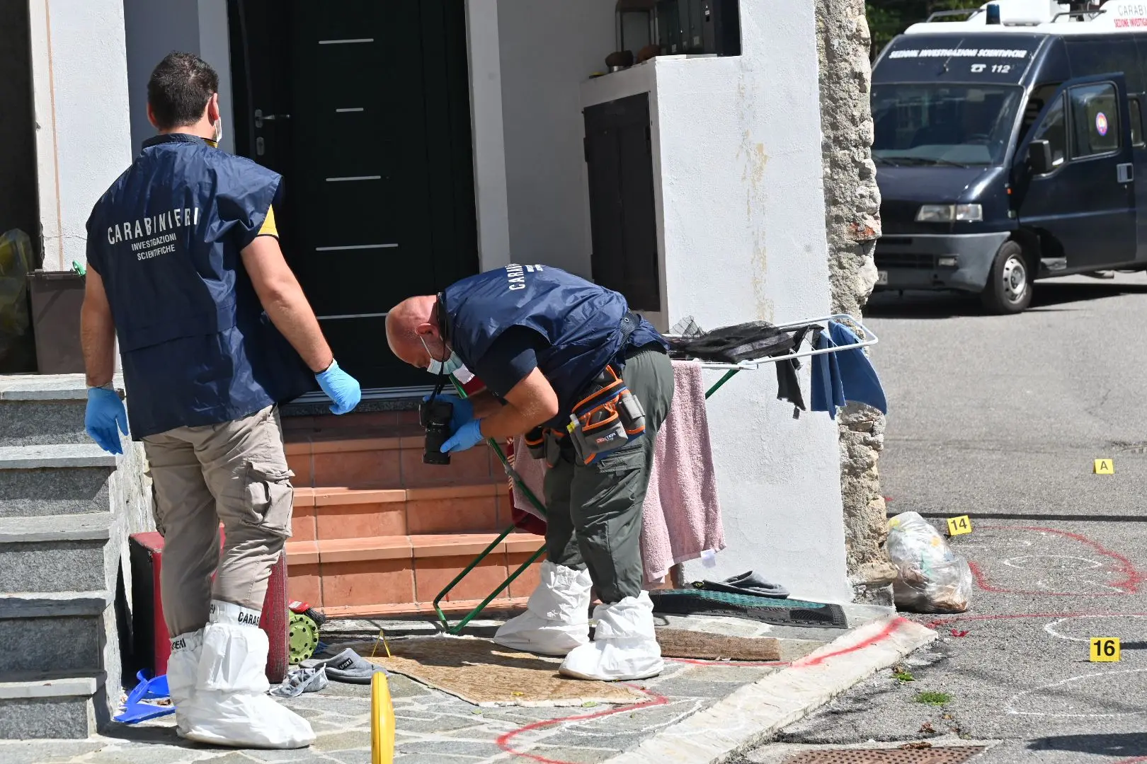I rilievi dopo l'accoltellamento a Gardone Val Trompia