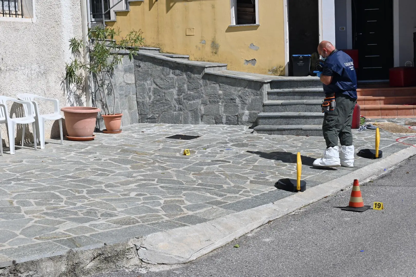 I rilievi dopo l'accoltellamento a Gardone Val Trompia