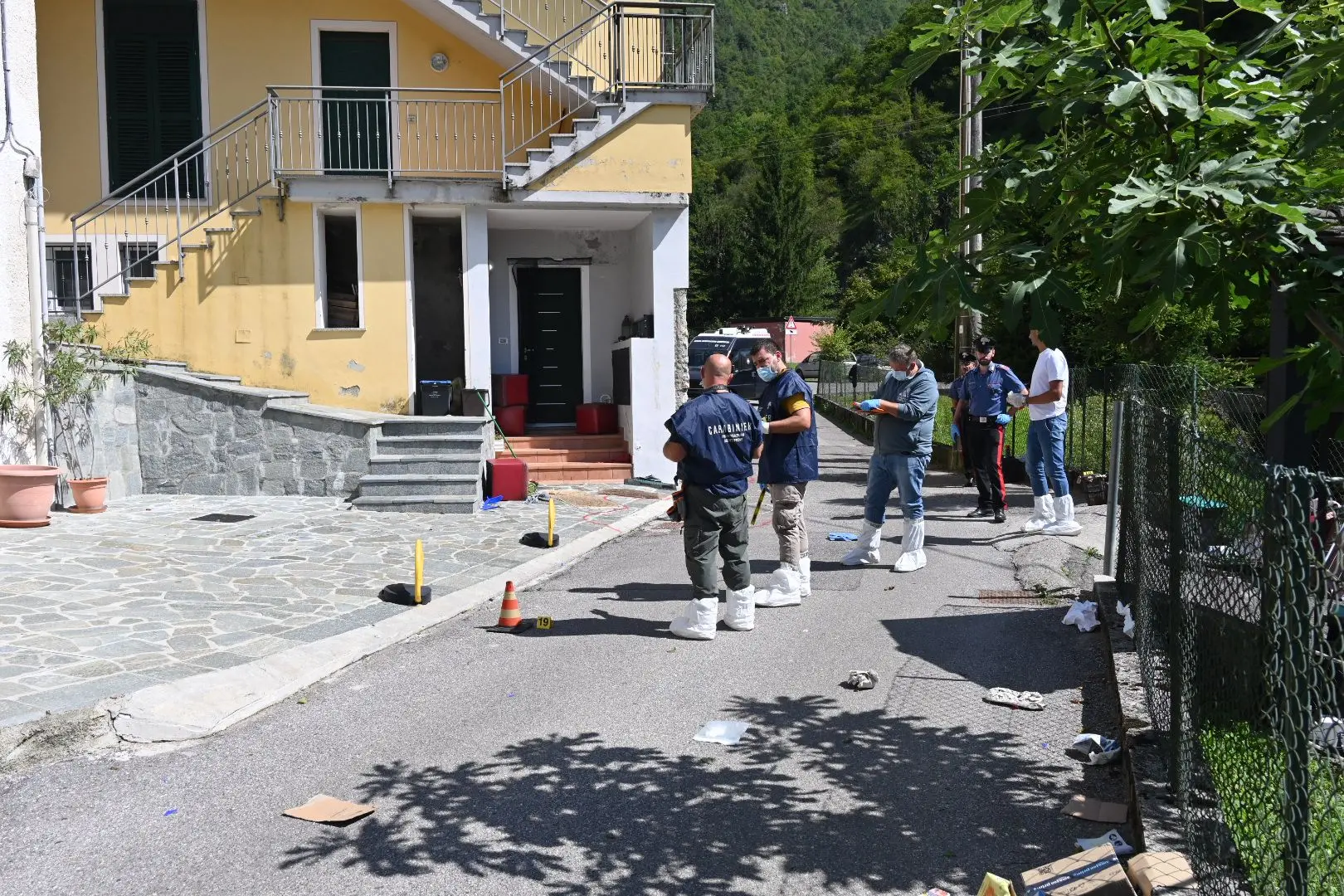 I rilievi dopo l'accoltellamento a Gardone Val Trompia