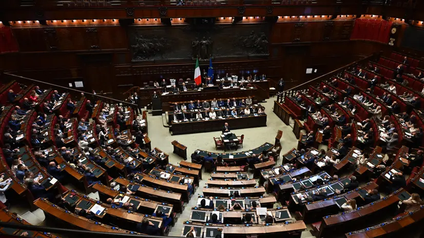 La presidente del Consiglio dei Ministri, Giorgia Meloni, nel corso delle comunicazioni ai deputati in vista della riunione del Consiglio europeo del 26 e 27 giugno, Roma 23 giugno 2025. ANSA/MAURIZIO BRAMBATTI