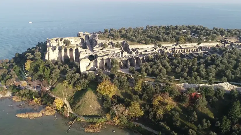 Villa romana, conosciuta come le Grotte di Catullo