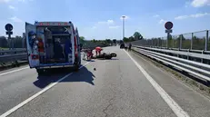 Sirmione, il luogo dell'incidente tra la moto e l'auto incolonnata