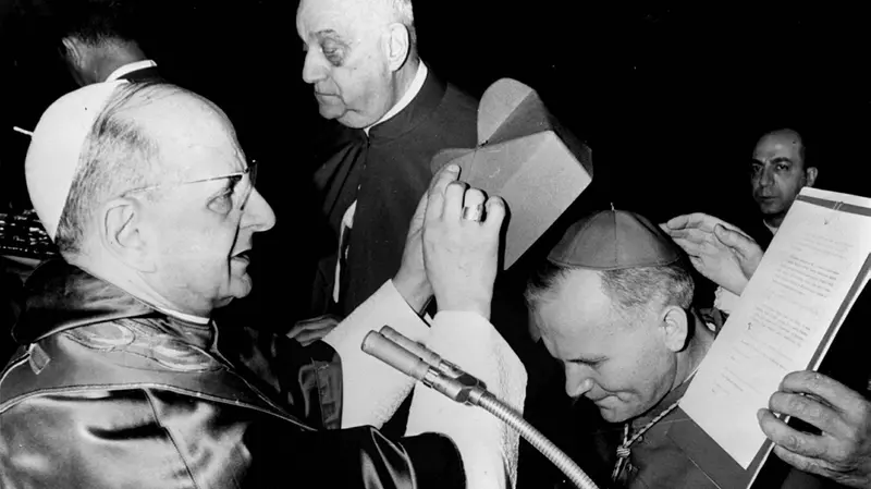 Papa Paolo VI insieme a pontefice Benedetto XVI