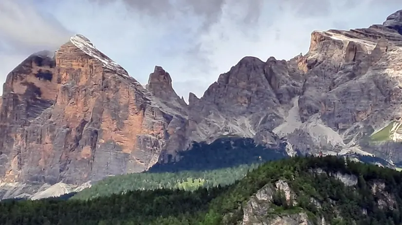 Il freddo in montagna, cime attorno Cortina imbiancate di neve (in foto: Le Tofane)