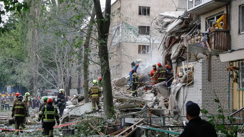epa12274450 Rescuers work at the site of a Russian strike on a nine-storey residential building in Kyiv, Ukraine, 31 July 2025. At least seven people were killed in Kyiv, and dozens more were injured, as Russia launched a countrywide overnight attack with drones and missiles, the State Emergency Service said on 31 July. EPA/SERGEY DOLZHENKO