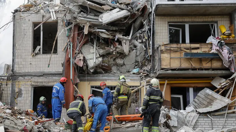 epa12274447 Rescuers work at the site of a Russian strike on a nine-storey residential building in Kyiv, Ukraine, 31 July 2025. At least seven people were killed in Kyiv, and dozens more were injured, as Russia launched a countrywide overnight attack with drones and missiles, the State Emergency Service said on 31 July. EPA/SERGEY DOLZHENKO